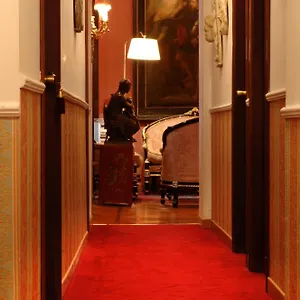 Residenza Frattina Рим